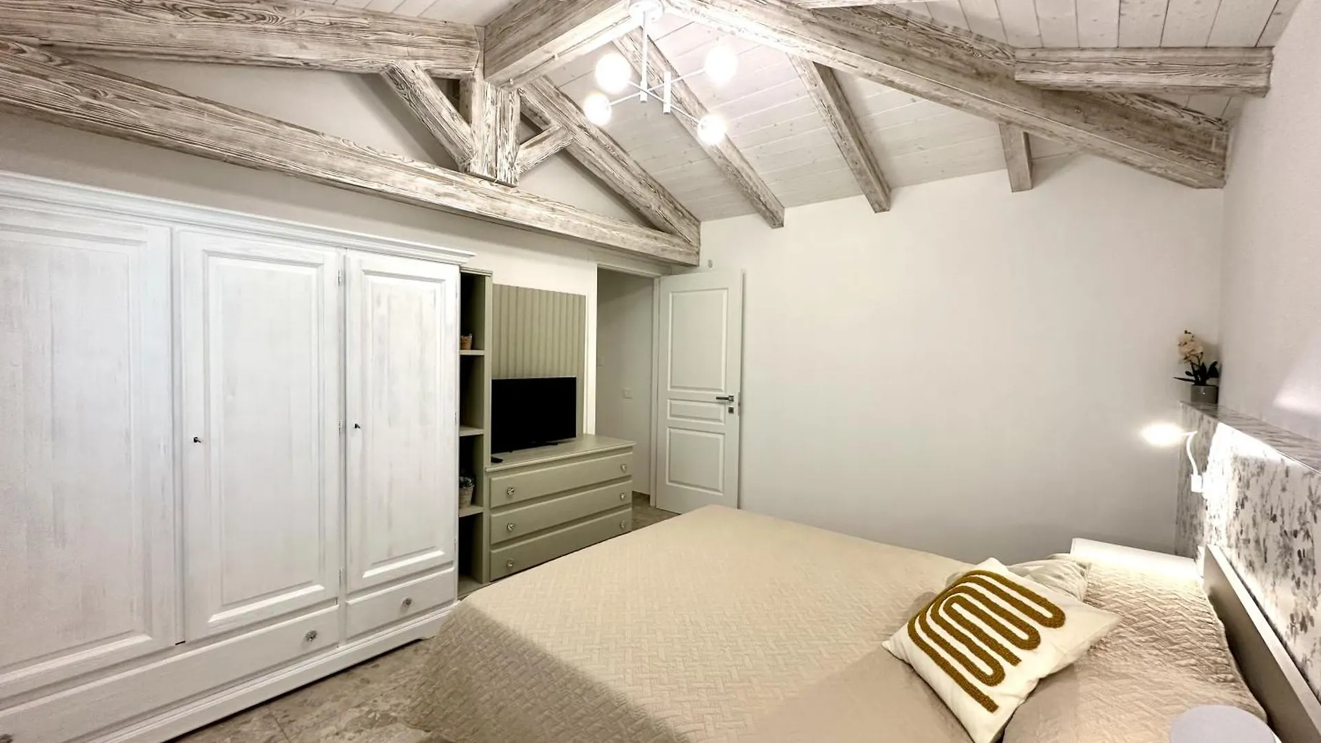 Villa Smeraldo كاستياداس