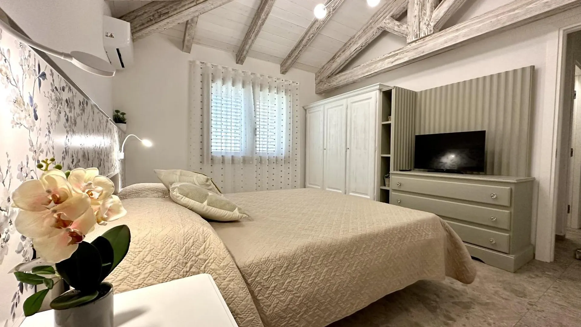 Villa Smeraldo كاستياداس